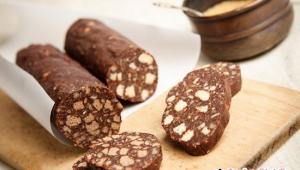 Приготовление шоколадной колбасы: пальчики оближешь