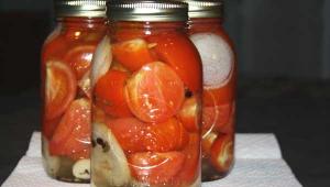 Jelatinli domatesler - kış için en iyi tarifler