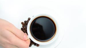 13 arsye për të pirë kafe në mëngjes