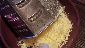 米、チーズ、ソーセージ入りキャセロール ハムとチーズ入りライスキャセロールの作り方、写真付きのステップバイステップレシピ