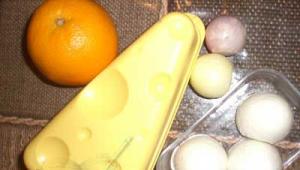 Salades originales au poulet et aux oranges : recettes Salade d'oranges, oignons et fromage
