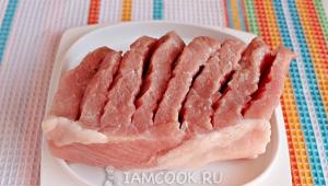 Χοιρινό με αποξηραμένα βερίκοκα και δαμάσκηνα στο φούρνο: συνταγές για αλμυρά κυρίως πιάτα Συνταγή για κρέας με δαμάσκηνα στο φούρνο