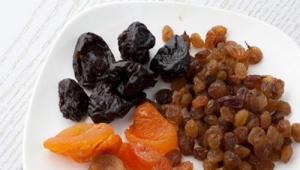 Gruau aux raisins secs et autres fruits secs Gruau à l'eau et fruits secs