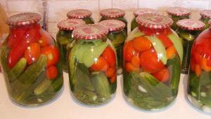 Асорти от домати и краставици за зимата: най-вкусните рецепти